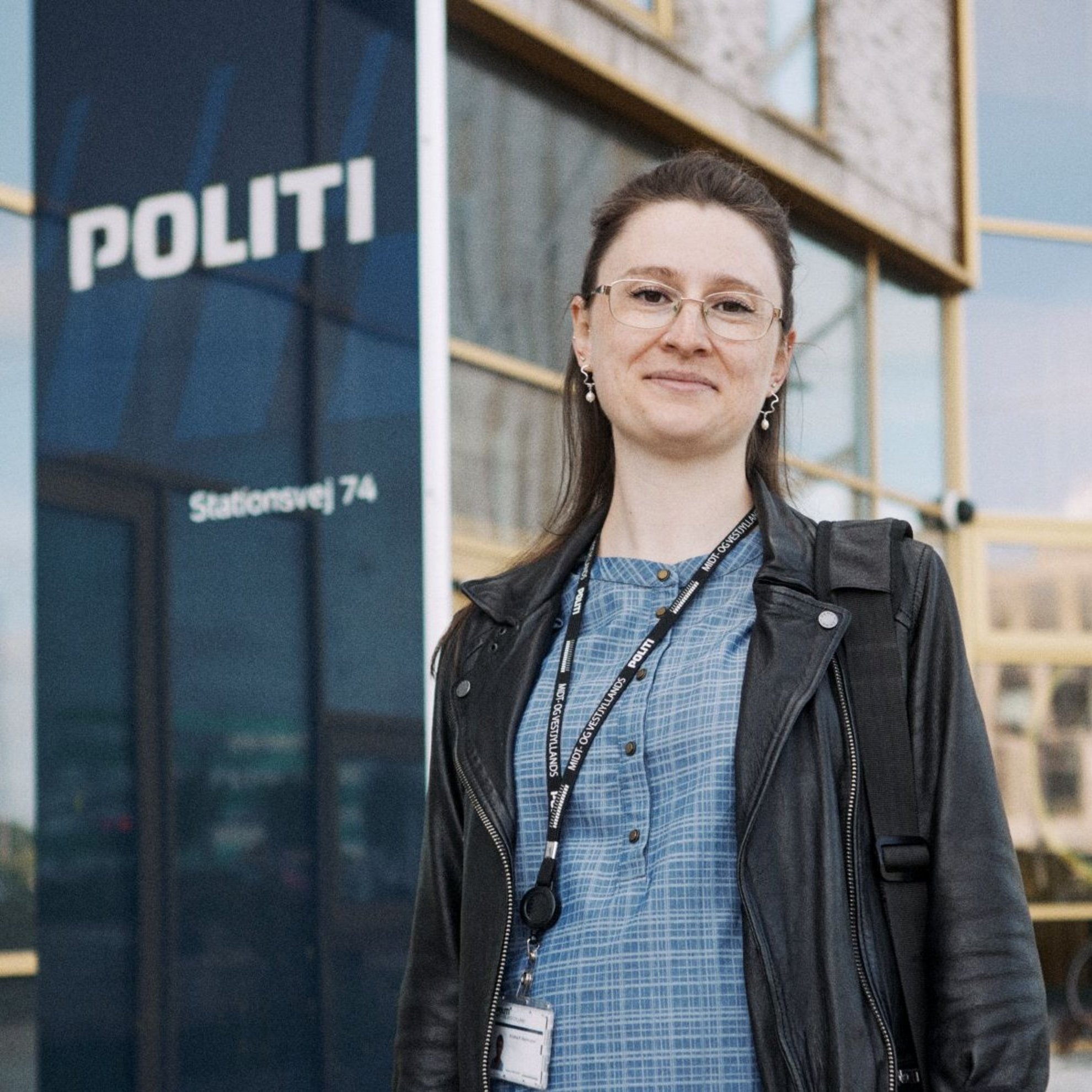 Portræt af Kristina Kallestrup, ansat ved Midt- og Vestjyllands Politi.